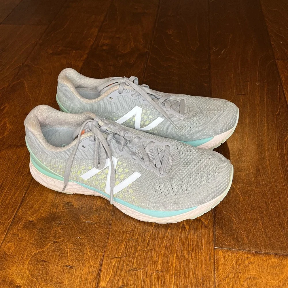New Balance Womens Fresh Foam 880 V10 Running Shoes Size 9